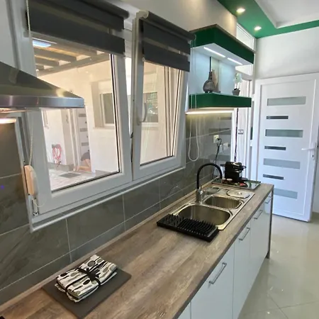 Yela Apartment *