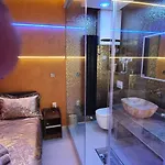 شقة Yela