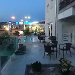 شقة Yela